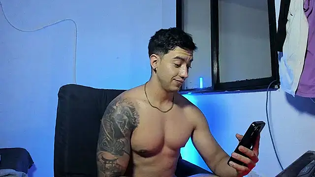 Axel_hendrick Adlı Modelin Canlı XXX Sohbeti