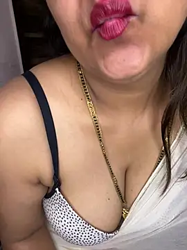Chat +18 de Notty-HotyBhabhi ao vivo