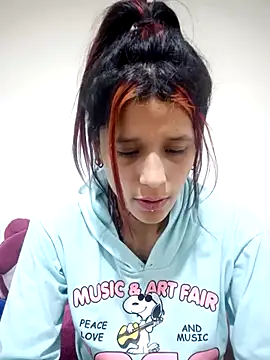 Lya_Ross19 Adlı Modelin Canlı XXX Sohbeti