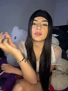 LilacNoir live XXX chat