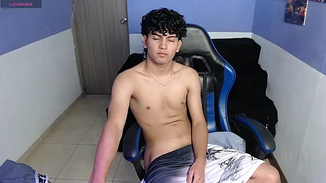 צ'אט XXX בשידור חי של sthellar_gp