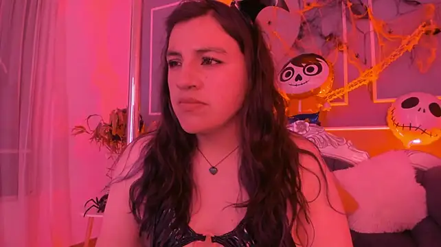 TaraTaylorr Live XXX-Chat