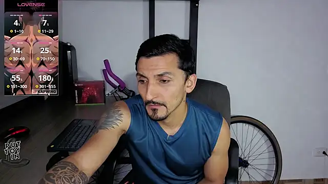 Marck_Muscle élő XXX-chatje
