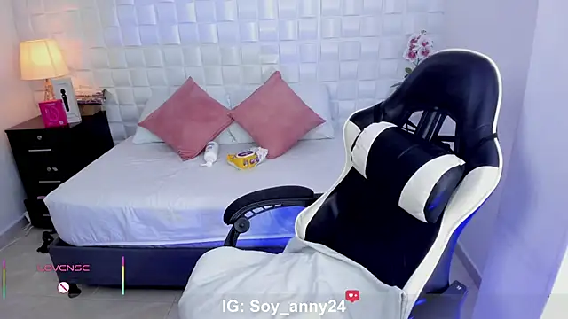Pokazy przed kamerką – anny_rouse24