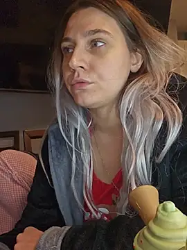 צ'אט XXX בשידור חי של ScarletsWeb