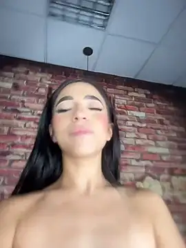 Chat XXX en directo de TiniLoveXXX