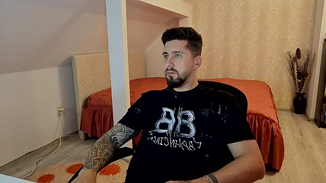 LoganStroud Adlı Modelin Canlı XXX Sohbeti