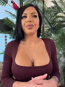 ReynaMorel Adlı Modelin Canlı XXX Sohbeti