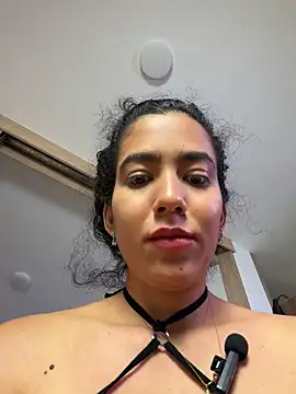 AlizPerroni02's Live XXX Chat