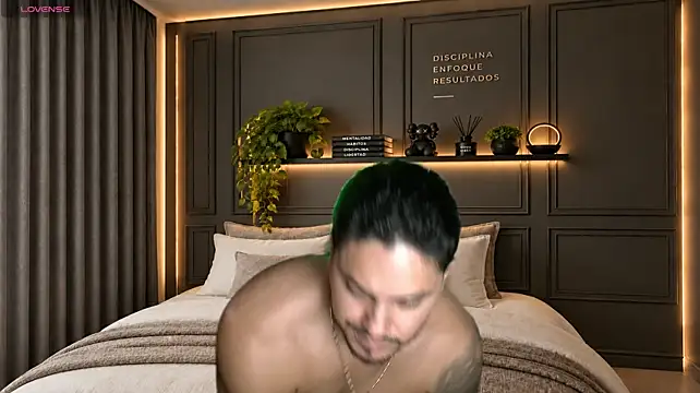 owen-pierces' Live XXX Chat
