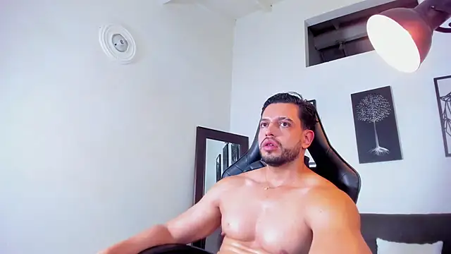 Justin_kingX7 élő XXX-chatje