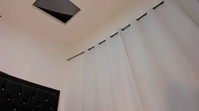 MaxLeons live XXX chat