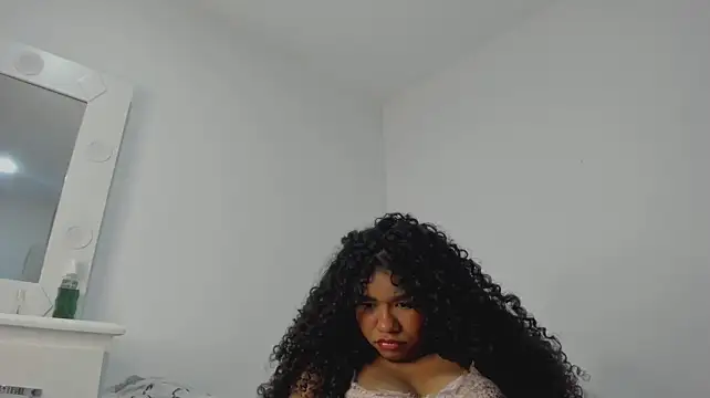 ashley_lemus Adlı Modelin Canlı XXX Sohbeti