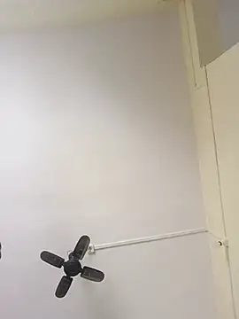 F4U élő XXX-chatje