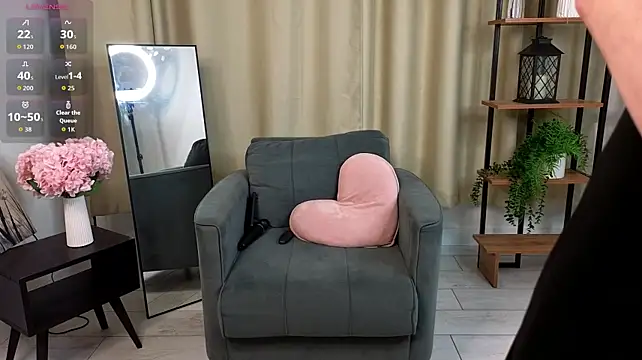 HyeOuthouse live XXX chat