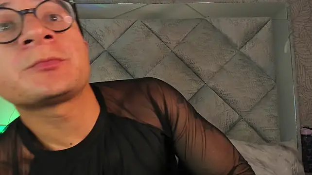 Онлайн чат XXX Hassbyd