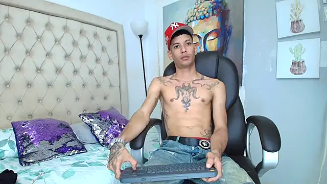 connor_launther_ Adlı Modelin Canlı XXX Sohbeti