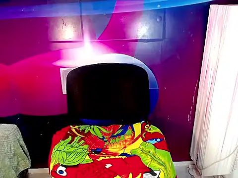 Chat +18 de KeysyCFire ao vivo