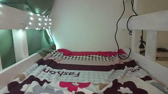 SlyLady live XXX chat