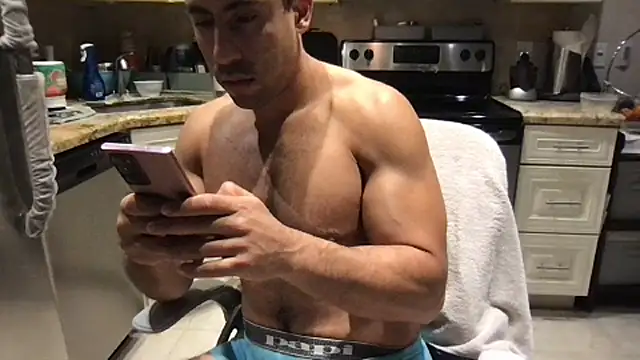 BigGuyMuscle: онлайн-секс-чат