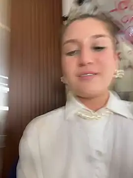Chat +18 de IsabelleMilan ao vivo