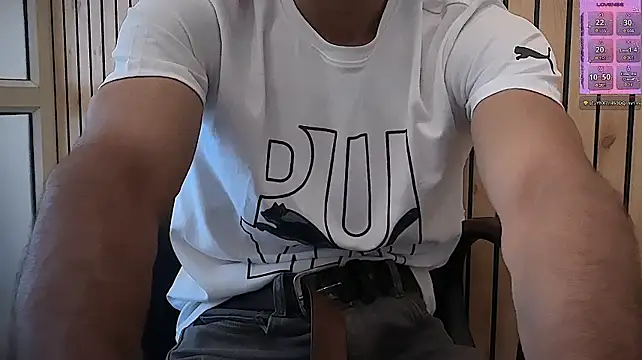 צ'אט XXX בשידור חי של PouringLust