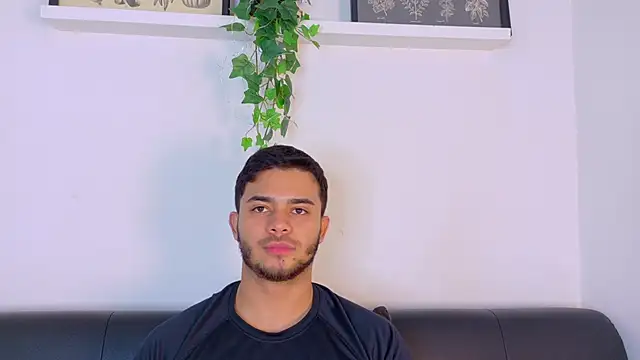 TylerWest_ élő XXX-chatje