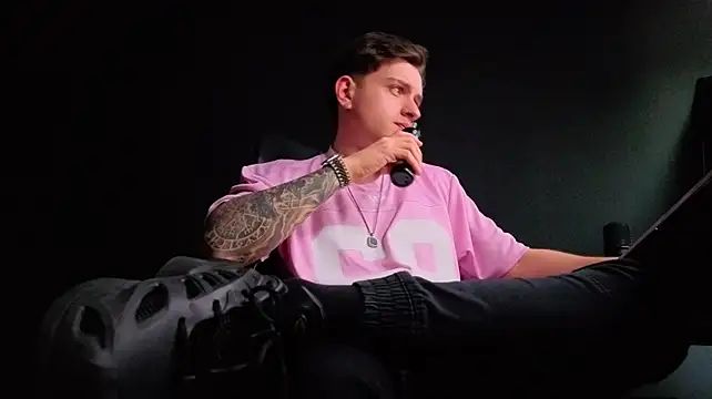 FelixStarkk: απευθείας συνομιλία ΧΧΧ