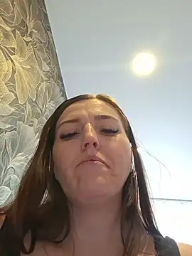 MilaMature's Live XXX Chat