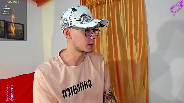 Vlad__night live XXX chat