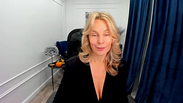Sinty_Devis Adlı Modelin Canlı XXX Sohbeti