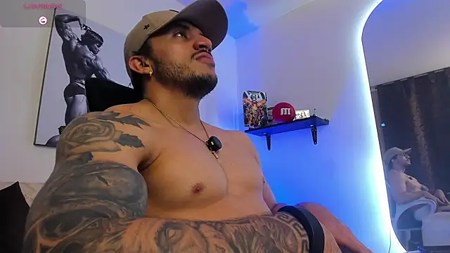 LiamReigns_ Adlı Modelin Canlı XXX Sohbeti