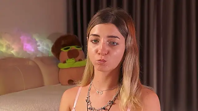 دردشة MilaMilkEyes الجنسية المباشرة