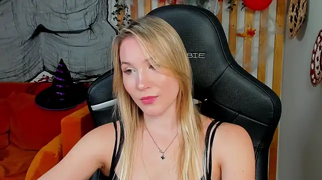 ElaraVoltage's Live XXX Chat