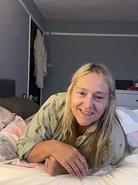 Blondnboujee53's Live XXX Chat