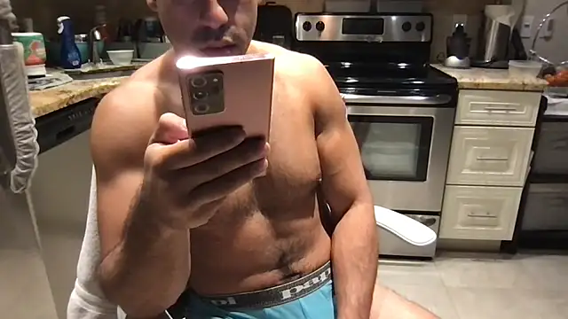 دردشة BigGuyMuscle الجنسية المباشرة