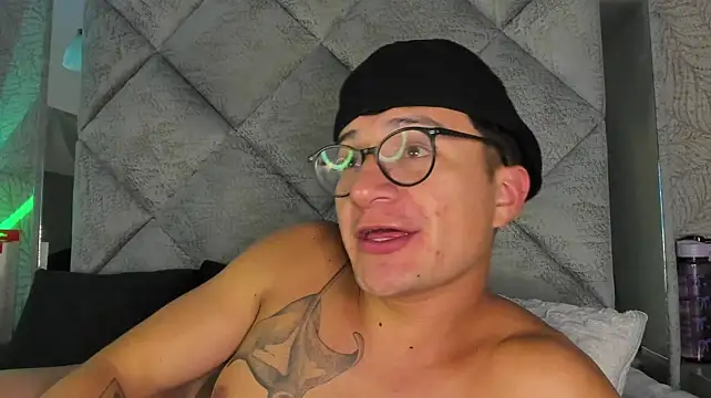 Hassbyd élő XXX-chatje