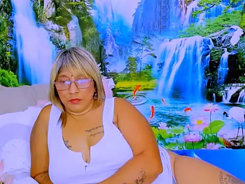 צ'אט XXX בשידור חי של indianroxy