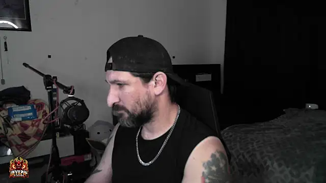 XXX chat uživo modela DevilPup75_