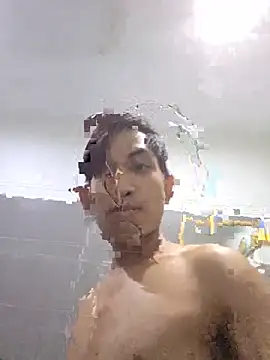 Show de spitspittonmyface na webcam