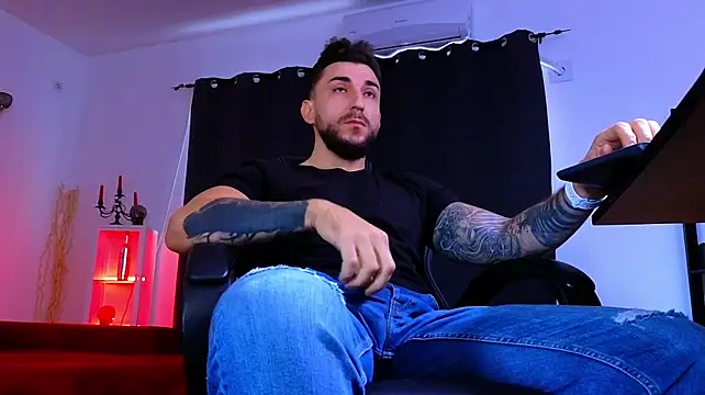 MightyAaron66's Live XXX Chat