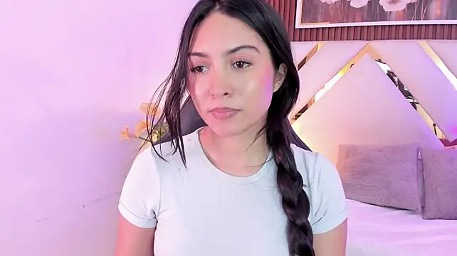Emelie_Ch1: онлайн-секс-чат