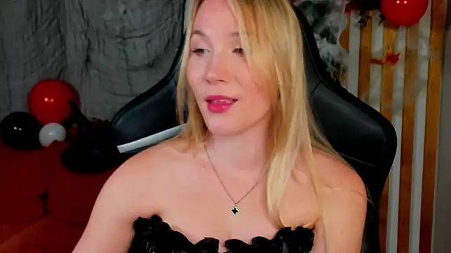 ElaraVoltage live XXX chat