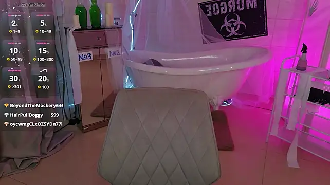 XXX chat uživo modela Adetta