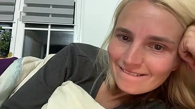 s-te-fan-i's Live XXX Chat