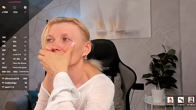 Julie_Lucas' Live XXX Chat