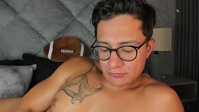 Онлайн чат XXX Hassbyd