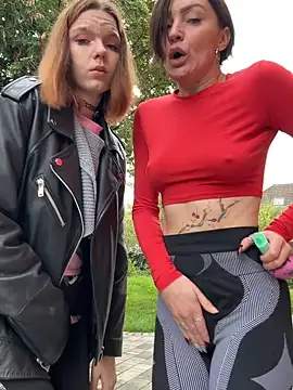 Živý XXX chat CherryBombs-