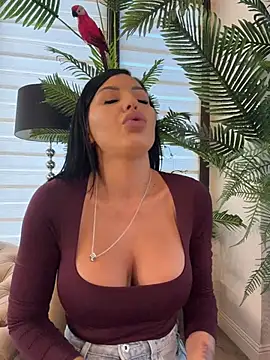 Онлайн чат XXX ReynaMorel