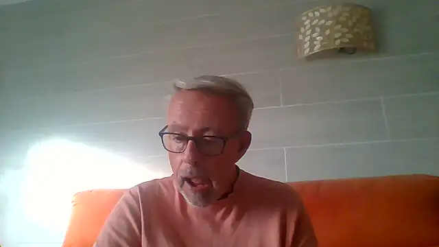 צ'אט XXX בשידור חי של tuggy59